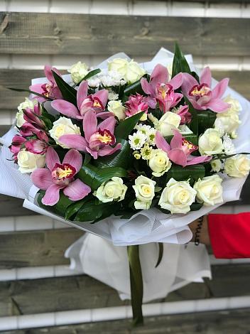 Букет цветов из: Розы и Хризантемы в Асино