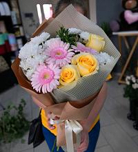 Букет цветов из:  Герберы, Розы и Хризантемы в Асино