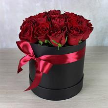 Цветочная композиция из Розы в шляпной коробке в Асино