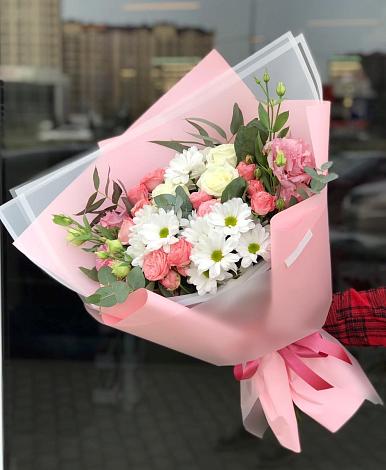 Букет цветов из: Розы, Лизиантусы и Хризантемы в Асино
